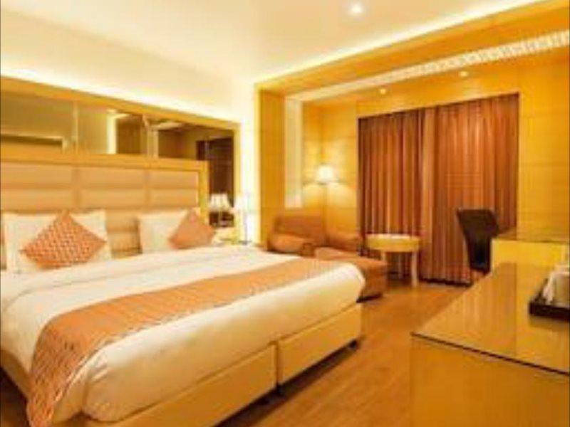 Hotel The Palm Court Ludhiana Exterior foto