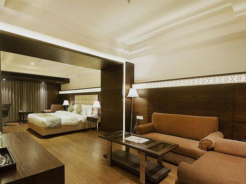 Hotel The Palm Court Ludhiana Exterior foto