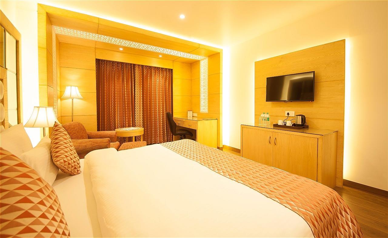 Hotel The Palm Court Ludhiana Exterior foto
