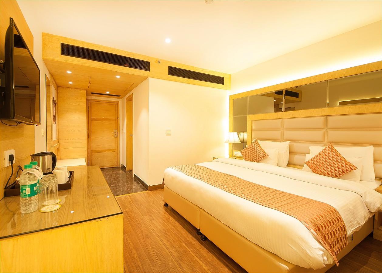 Hotel The Palm Court Ludhiana Exterior foto