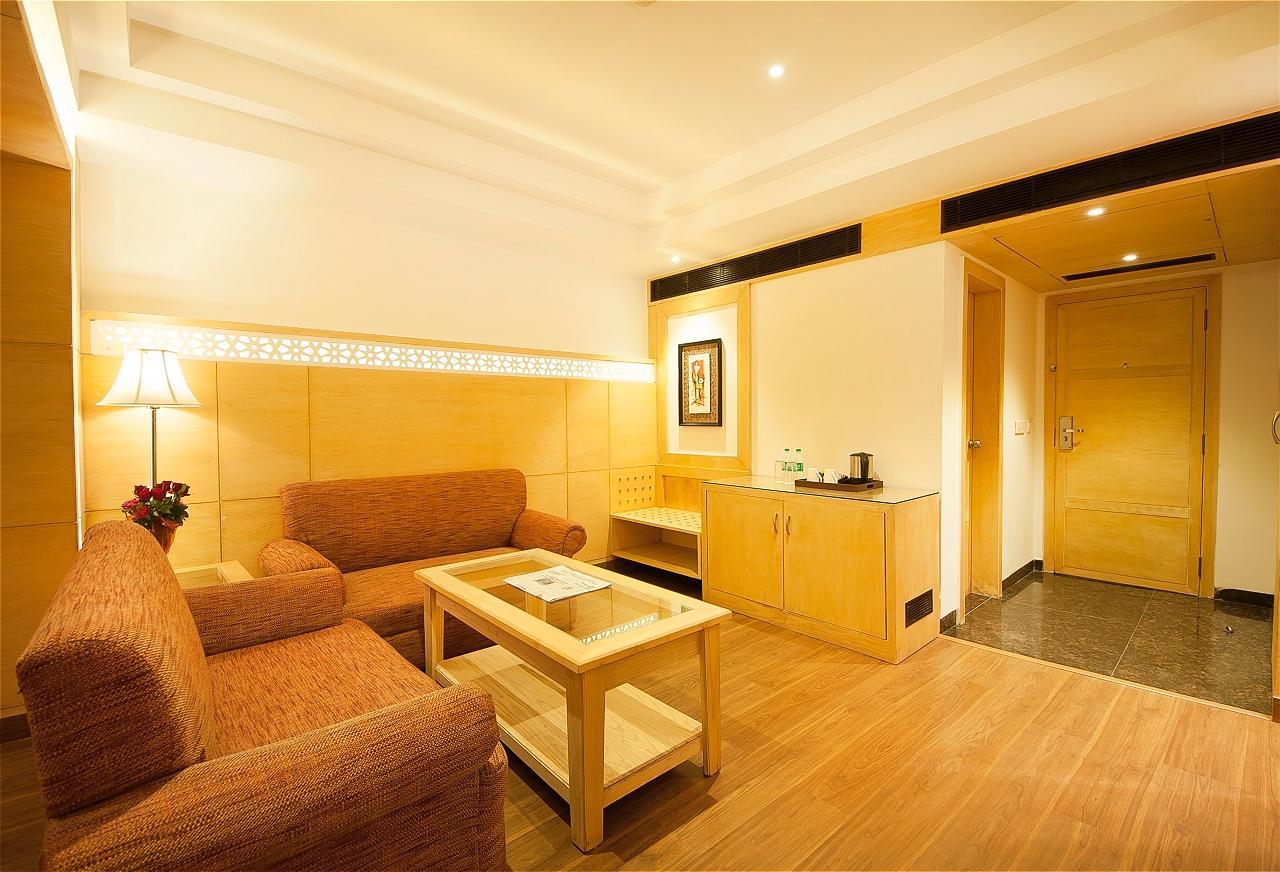 Hotel The Palm Court Ludhiana Exterior foto