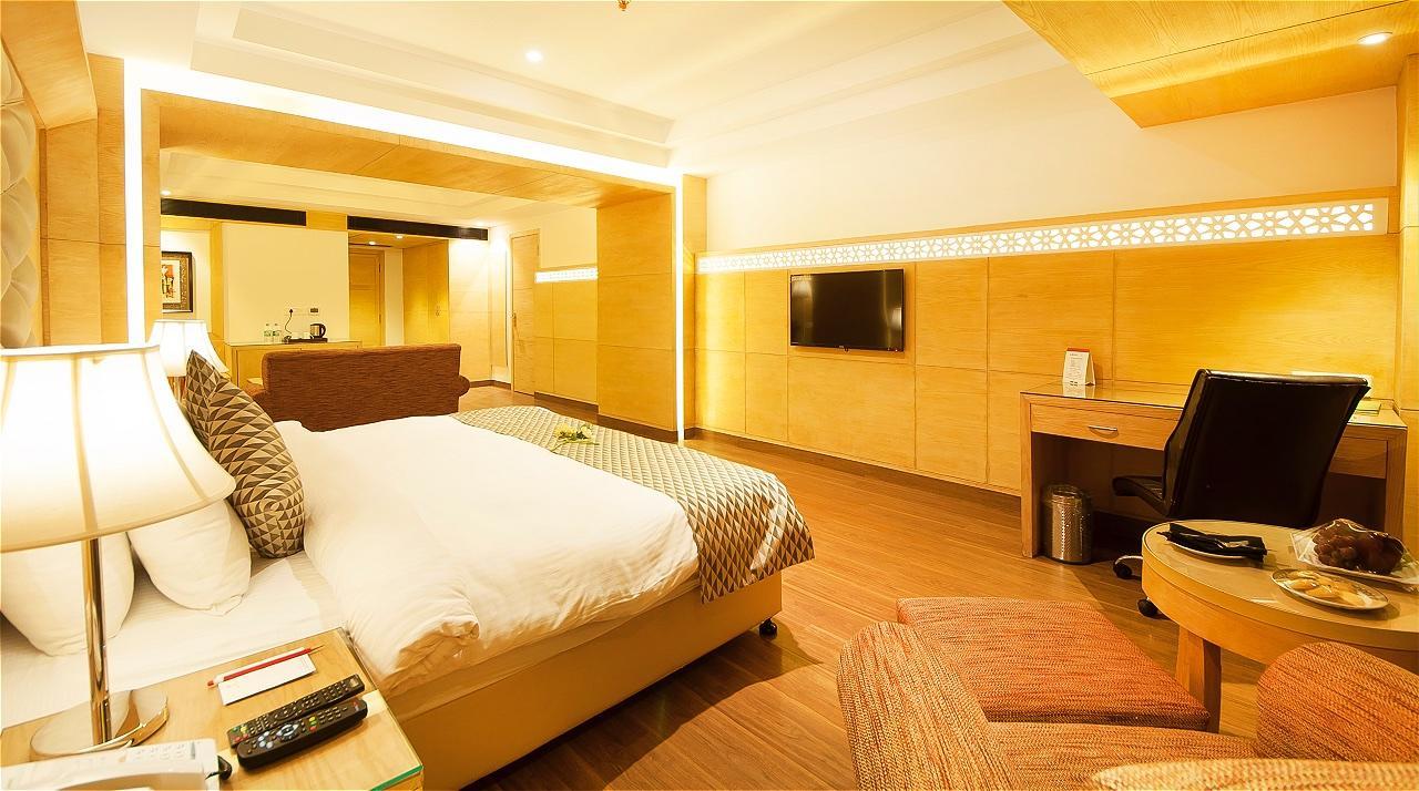Hotel The Palm Court Ludhiana Exterior foto